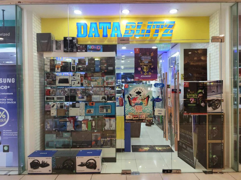 DataBlitz mall branch storefront with game posters, controllers and PC accessories